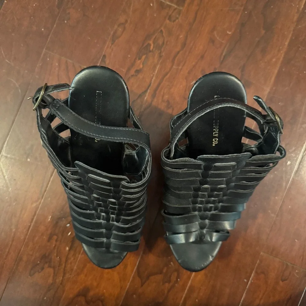 Mossimo Supply Co Black Strappy Woven Gladiator Platform Wedge Heels Women's 7.5